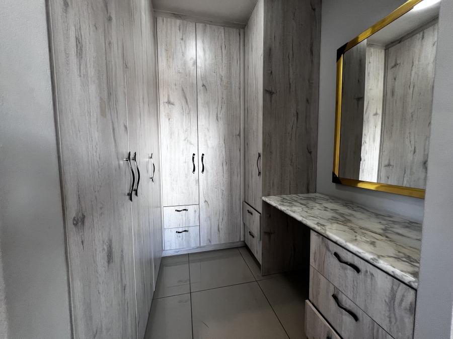 To Let 5 Bedroom Property for Rent in Parklands North Western Cape